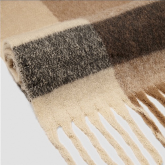 ZARA Soft-Feel Scarf - Picture 2 of 5